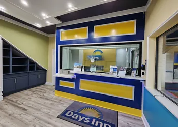 Days Inn by Wyndham Dickinson TX hotel thumbnail 3