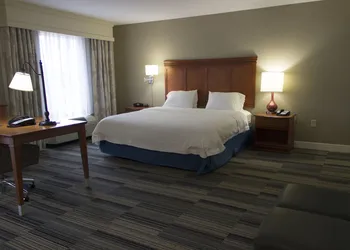 Hampton Inn & Suites Davenport hotel thumbnail 5