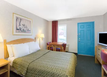 Night Lodge hotel thumbnail 2