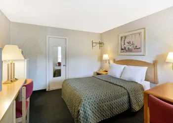 Night Lodge hotel thumbnail 3