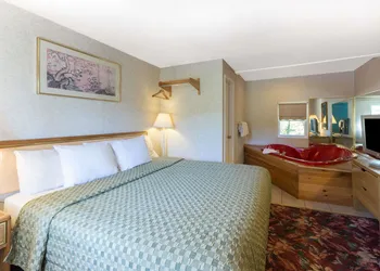 Night Lodge hotel thumbnail 8