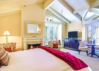 Carriage House Inn hotel thumbnail 6