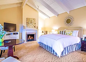 Carriage House Inn hotel thumbnail 7