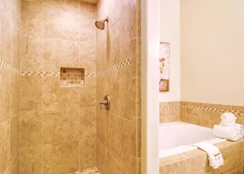 Carriage House Inn hotel thumbnail 8