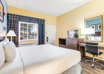 Days Inn by Wyndham Federal Way hotel thumbnail 4