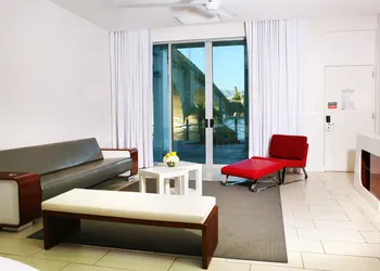Heat Hotel hotel thumbnail 4