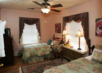 Williamsburg Manor B&B hotel thumbnail 6