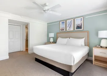 Hilton Vacation Club Charter Club Naples Bay hotel thumbnail 6