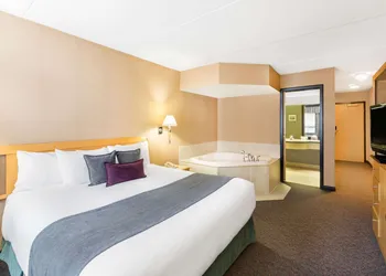 Ramada Plaza by Wyndham Prince George hotel thumbnail 8