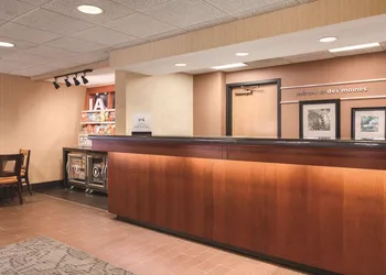 Hampton Inn Des Moines-Airport hotel thumbnail 2