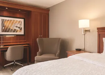 Hampton Inn Des Moines-Airport hotel thumbnail 5