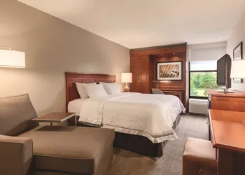 Hampton Inn Des Moines-Airport hotel thumbnail 6