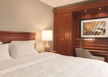 Hampton Inn Des Moines-Airport hotel thumbnail 7