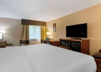 Comfort Inn & Suites Jackson North hotel thumbnail 7