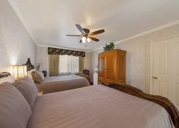 Carmel Inn And Suites hotel thumbnail 5