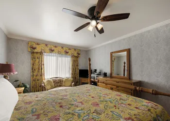 Carmel Inn And Suites hotel thumbnail 6