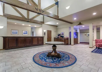 Howard Johnson by Wyndham Mystic hotel thumbnail 2