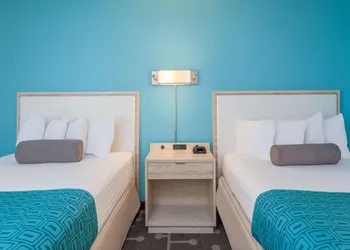 Howard Johnson by Wyndham Mystic hotel thumbnail 5