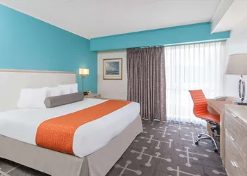 Howard Johnson by Wyndham Mystic hotel thumbnail 7