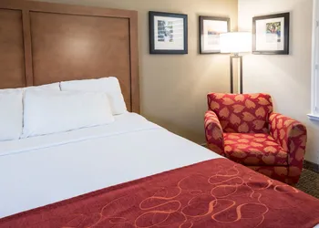 Comfort Suites Fresno River Park hotel thumbnail 8