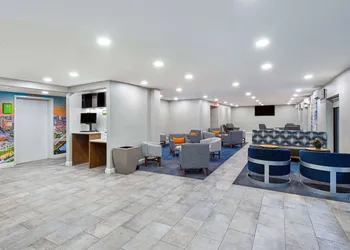 La Quinta Inn & Suites by Wyndham Nashville Airport hotel thumbnail 5