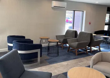 La Quinta Inn & Suites by Wyndham Nashville Airport hotel thumbnail 7