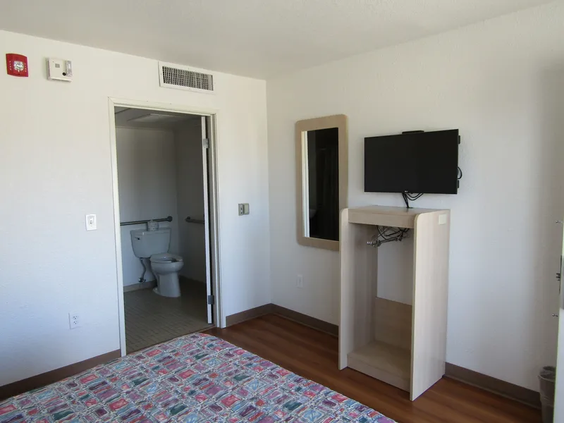 Econo Lodge Inn & Suites Yuma hotel detail image 6