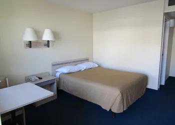 Econo Lodge Inn & Suites Yuma hotel thumbnail 5
