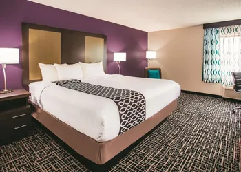 La Quinta Inn & Suites by Wyndham Cincinnati NE - Mason hotel thumbnail 5