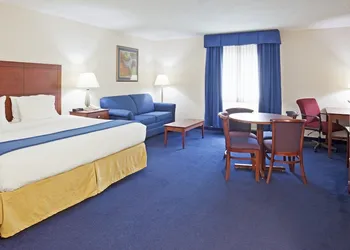 Holiday Inn Express Deforest by IHG hotel thumbnail 3
