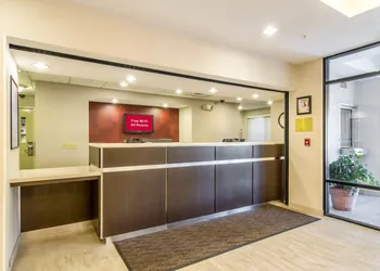 Red Roof Inn PLUS+ Tempe - Phoenix Airport hotel thumbnail 2