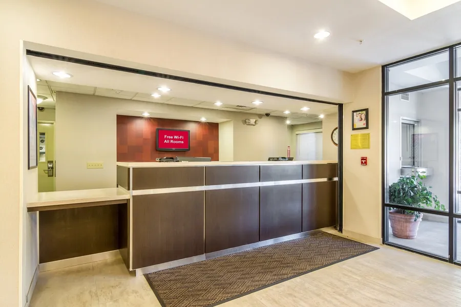 Red Roof Inn PLUS+ Tempe - Phoenix Airport hotel detail image 2