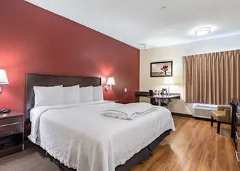 Red Roof Inn PLUS+ Tempe - Phoenix Airport hotel thumbnail 4