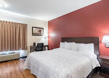 Red Roof Inn PLUS+ Tempe - Phoenix Airport hotel thumbnail 6
