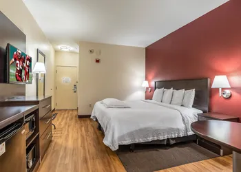 Red Roof Inn PLUS+ Tempe - Phoenix Airport hotel thumbnail 8