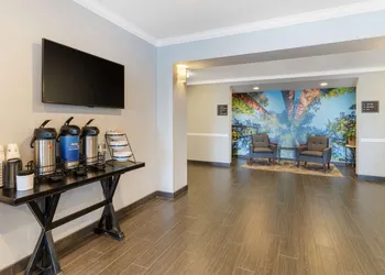 Best Western Visalia Hotel hotel thumbnail 3