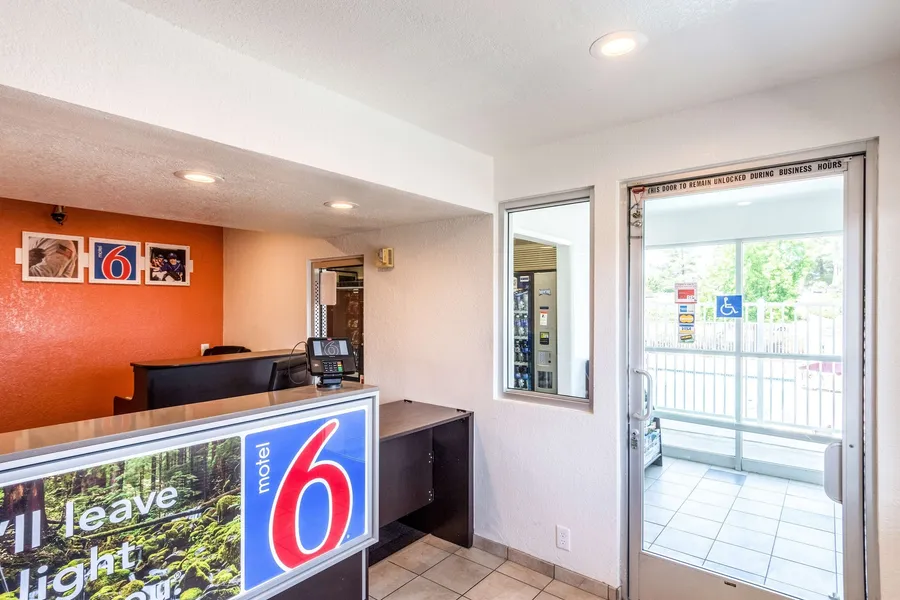 Motel 6 Redding, CA - Central hotel detail image 2
