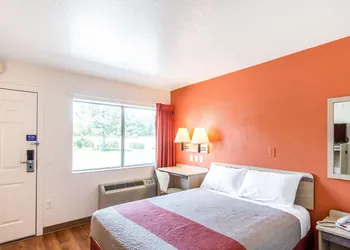 Motel 6 Redding, CA - Central hotel thumbnail 5