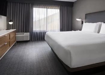 Courtyard by Marriott San Mateo Foster City hotel thumbnail 6