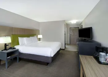 Country Inn & Suites by Radisson, Cincinnati Airport, KY hotel thumbnail 6