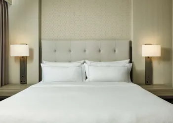 Hilton Kansas City Country Club Plaza hotel thumbnail 8