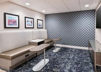 Hampton Inn Hartford/Airport hotel thumbnail 2
