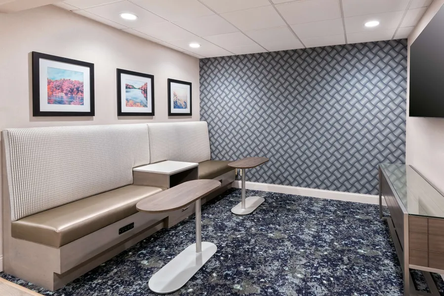 Hampton Inn Hartford/Airport hotel detail image 2