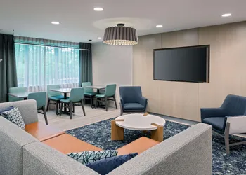 Hampton Inn Hartford/Airport hotel thumbnail 3
