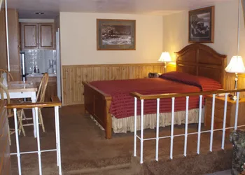 The Americana Village hotel thumbnail 3