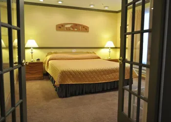 The Americana Village hotel thumbnail 6