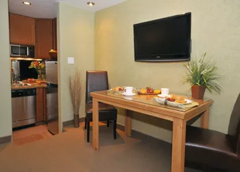 The Americana Village hotel thumbnail 8