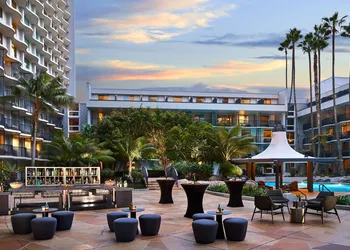 Los Angeles Airport Marriott hotel thumbnail 2