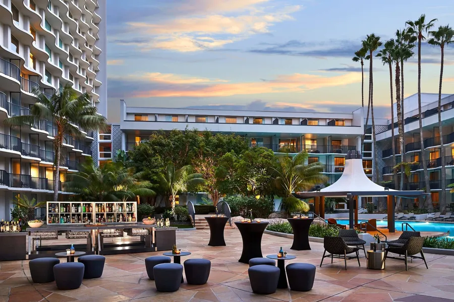 Los Angeles Airport Marriott hotel detail image 2