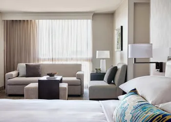Los Angeles Airport Marriott hotel thumbnail 6